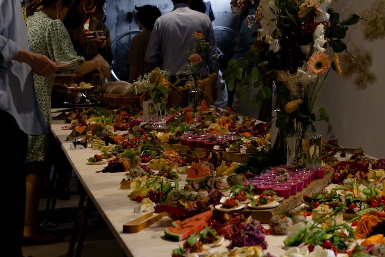 ウエディングパーティーや、プライベートパーティ、フード、ドリンクを持ち込んで、お楽しみいただけます。 併設のカフェPHYSICALからケータリングの手配も承っています。