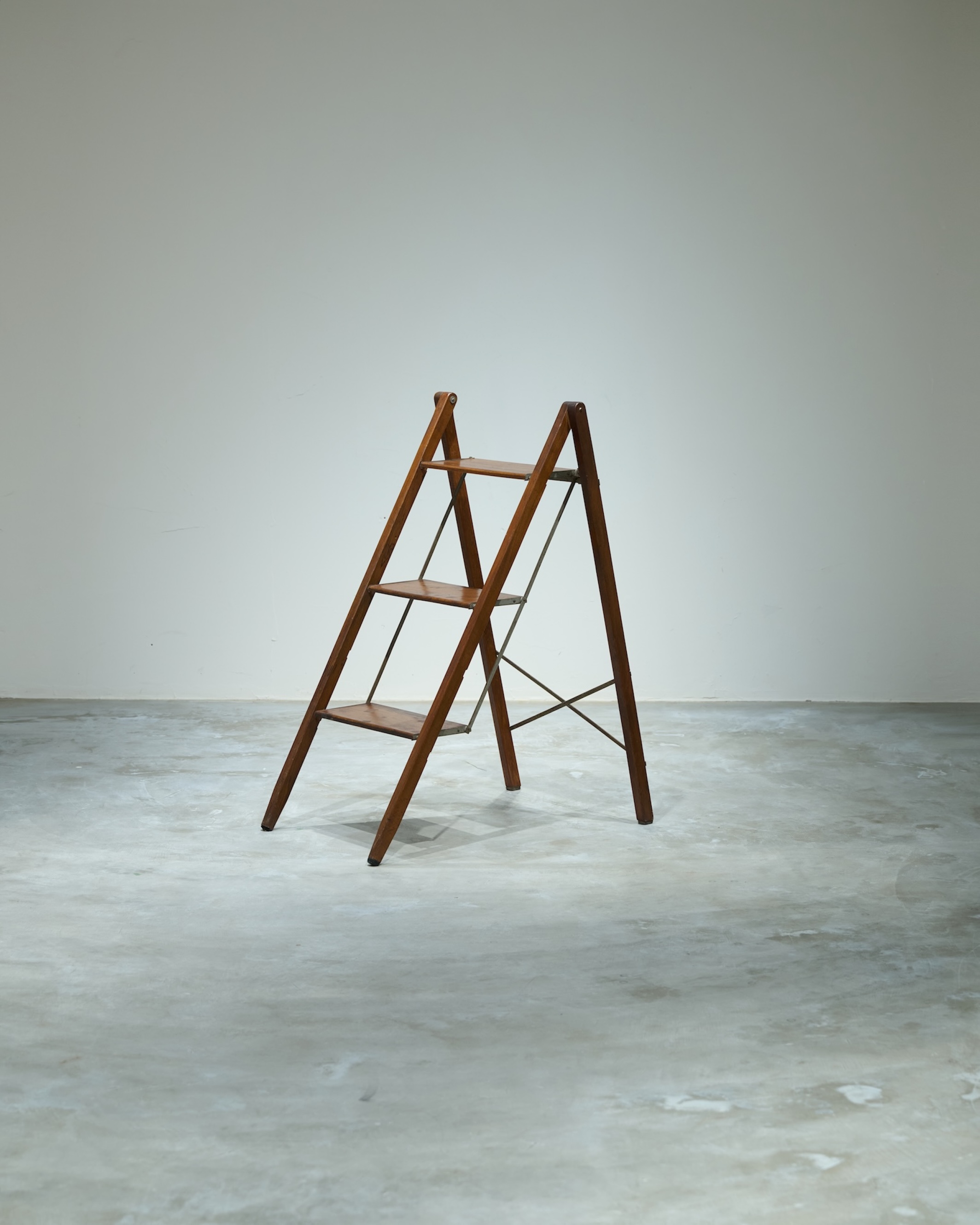 無料　展示用脚立