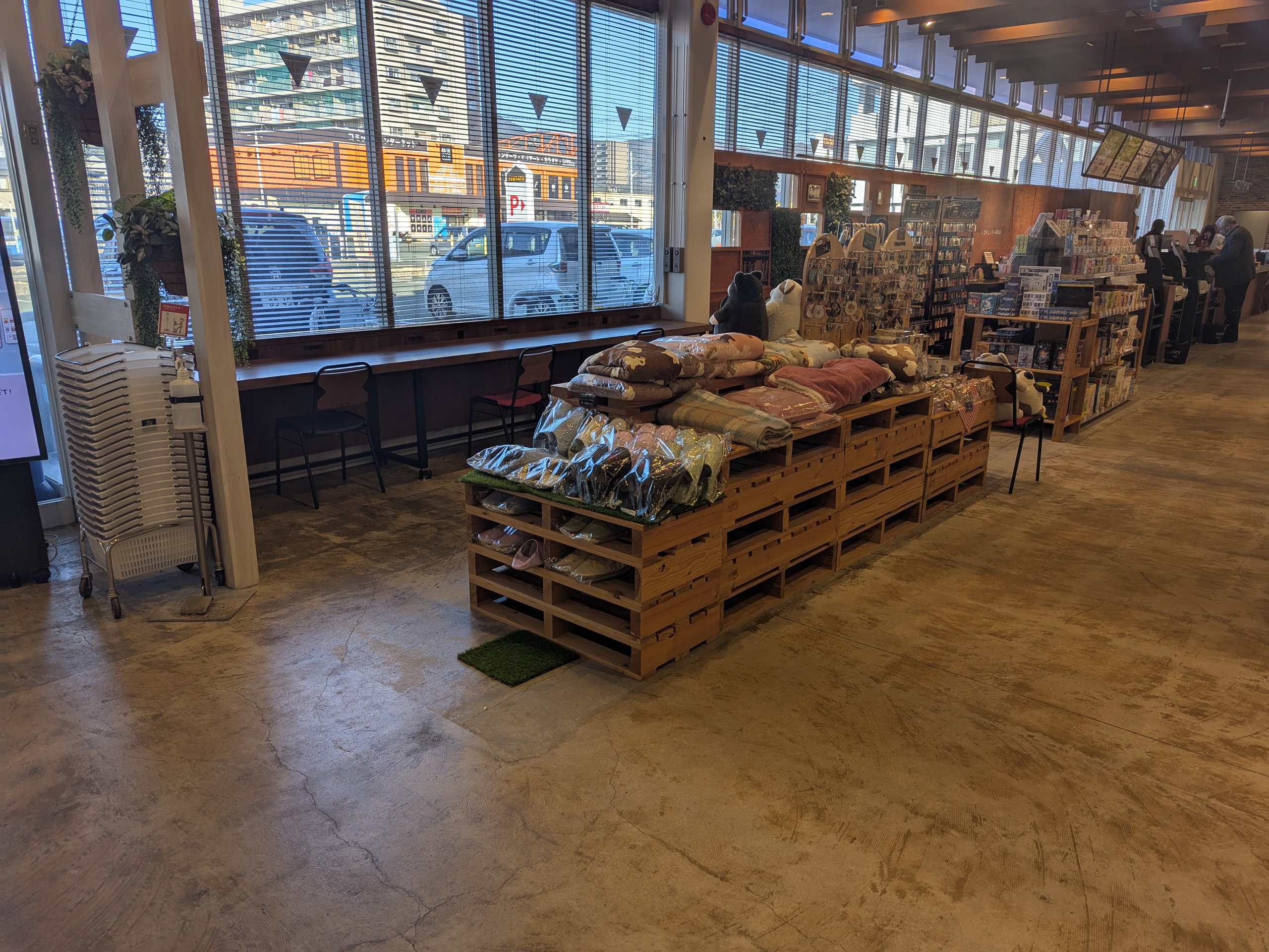 【TSUTAYA 田崎店】販促イベントや物販に最適な店舗内入口そばイベントスペース