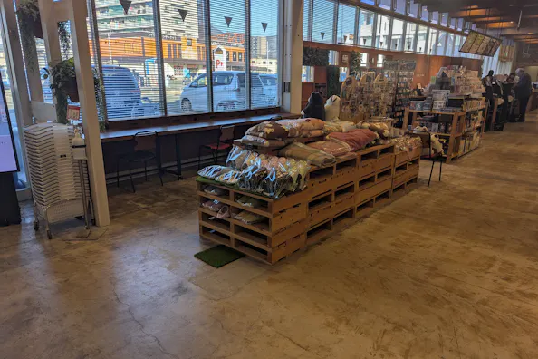 【TSUTAYA 田崎店】販促イベントや物販に最適な店舗内入口そばイベントスペース