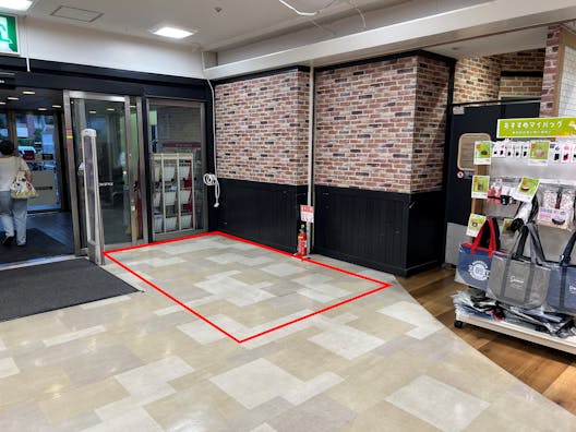 【イオンスタイル東神奈川】販売促進活動や物販に適した入口付近の通行客の多いスペース（銀だこ前）