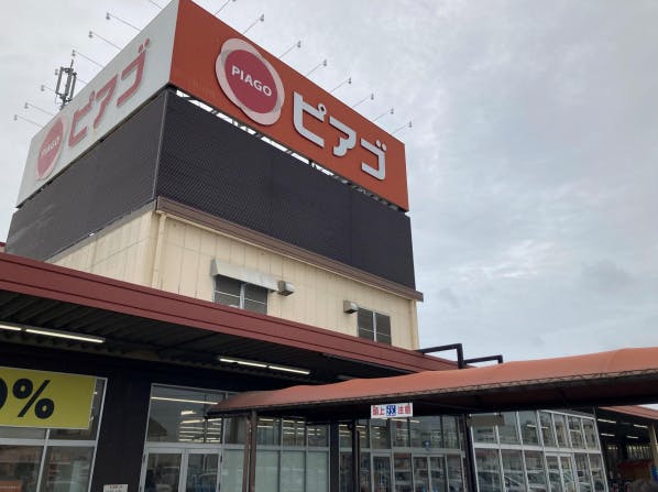 【ピアゴ福釜店】販促プロモーションや食物販に最適な入り口前ガチャガチャ横のイベントスペースの画像