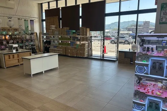 【スーパーセンターニシムタ人吉店】食物販や販促プロモーションに利用可能な1階フロアにあるイベントスペース