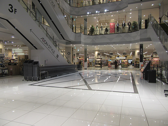 【イオンモールいわき小名浜】2階　ウエストコート（イオンスタイル前）