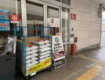 【西友　下鳥羽店】店頭（軒先）　プロモーション用途、物販、食物販のポップアップストアに最適なスーパー屋外軒先の催事イベントスペース