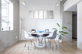 【赤羽橋駅4分】〔天井高4m×2面採光〕自然光×コンクリが生み出すデザイン空間