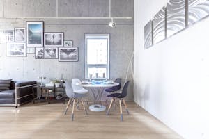 【赤羽橋駅4分】〔天井高4m×2面採光〕自然光×コンクリが生み出すデザイン空間