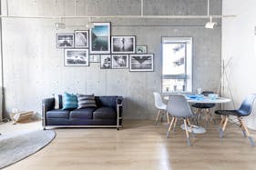 【赤羽橋駅4分】〔天井高4m×2面採光〕自然光×コンクリが生み出すデザイン空間