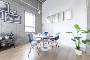 【赤羽橋駅4分】〔天井高4m×2面採光〕自然光×コンクリが生み出すデザイン空間