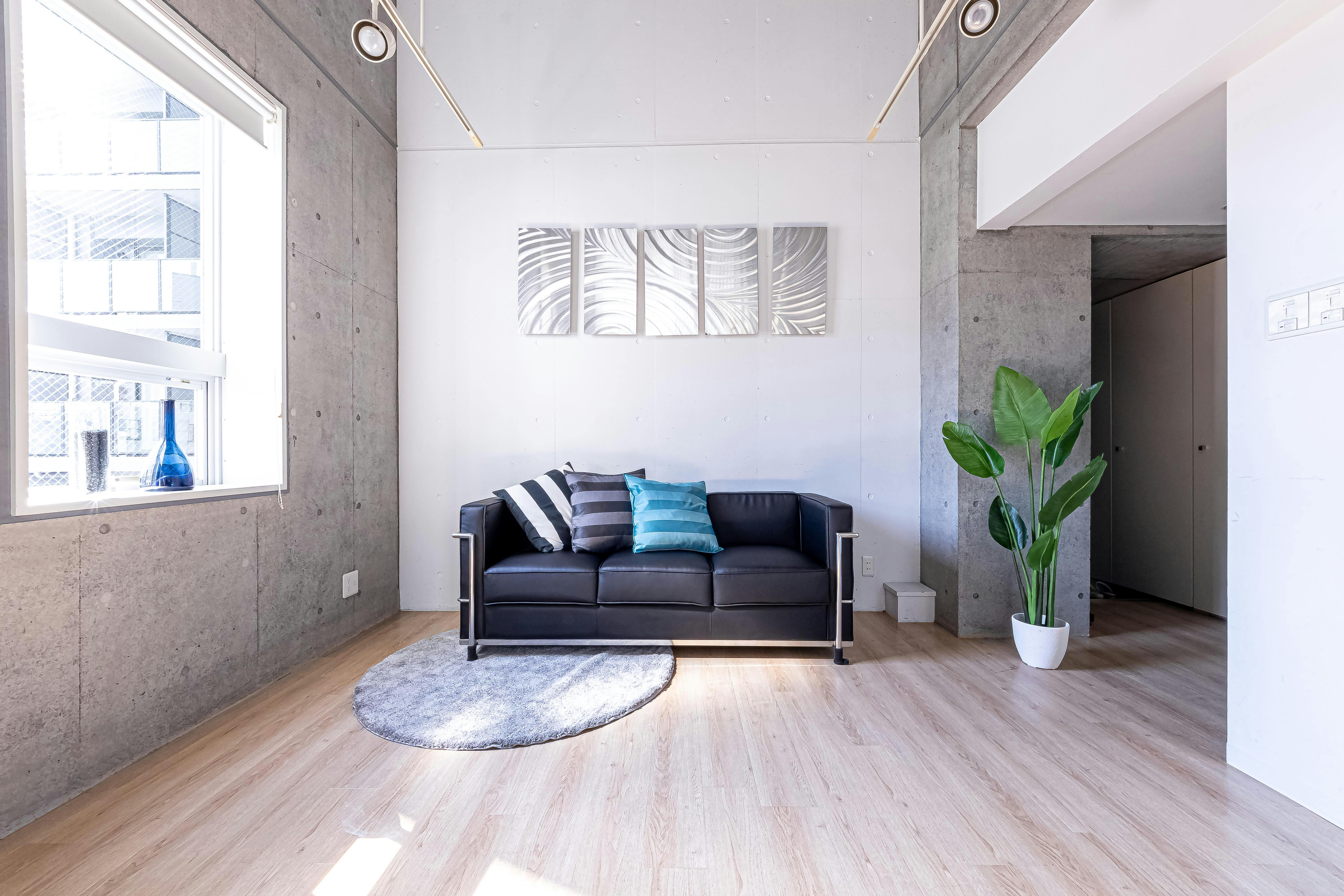 【赤羽橋駅4分】〔天井高4m×2面採光〕自然光×コンクリが生み出すデザイン空間