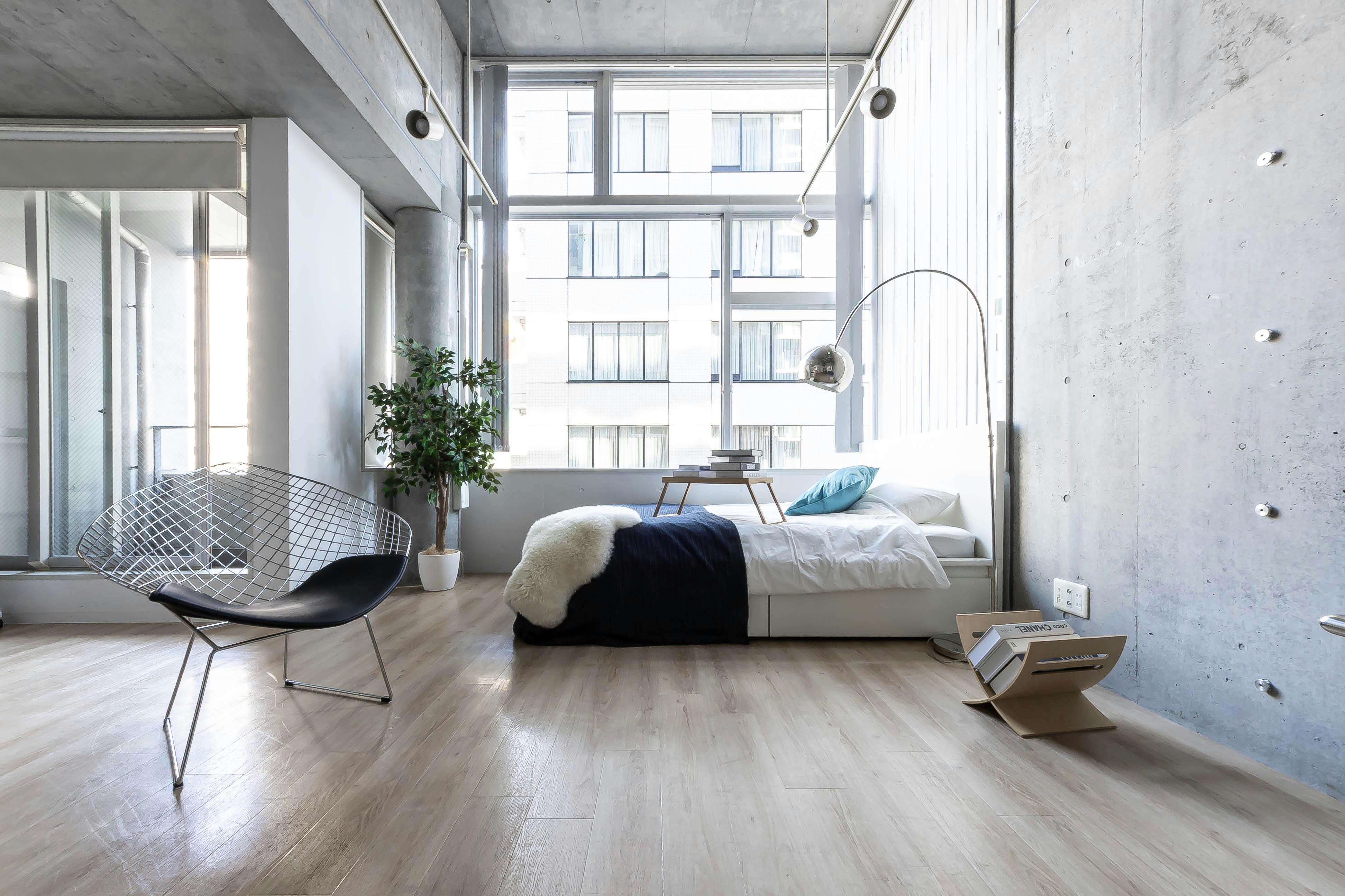 【赤羽橋駅4分】〔天井高4m×2面採光〕自然光×コンクリが生み出すデザイン空間