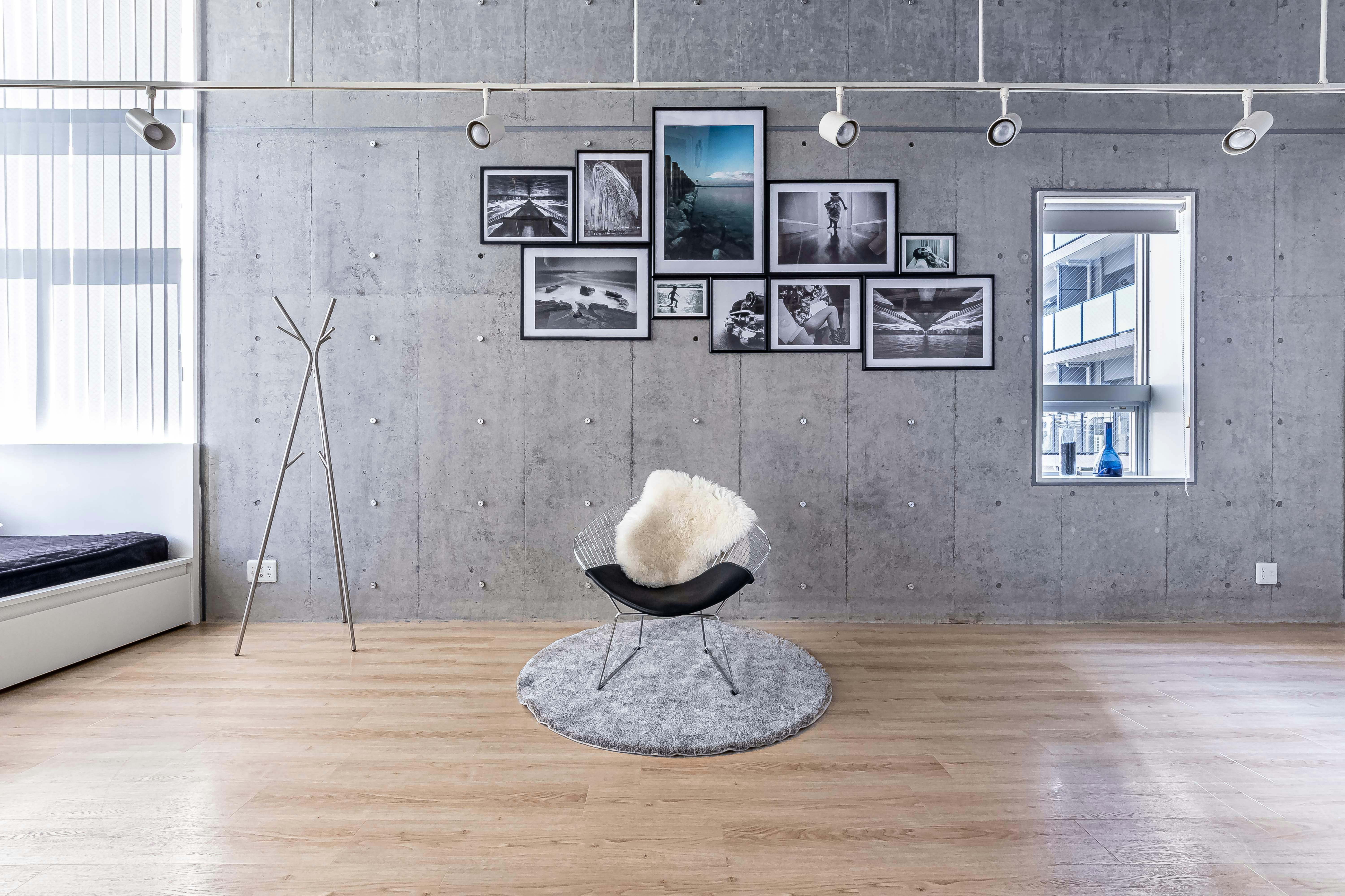 【赤羽橋駅4分】〔天井高4m×2面採光〕自然光×コンクリが生み出すデザイン空間