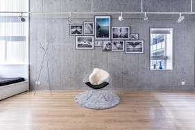 【赤羽橋駅4分】〔天井高4m×2面採光〕自然光×コンクリが生み出すデザイン空間