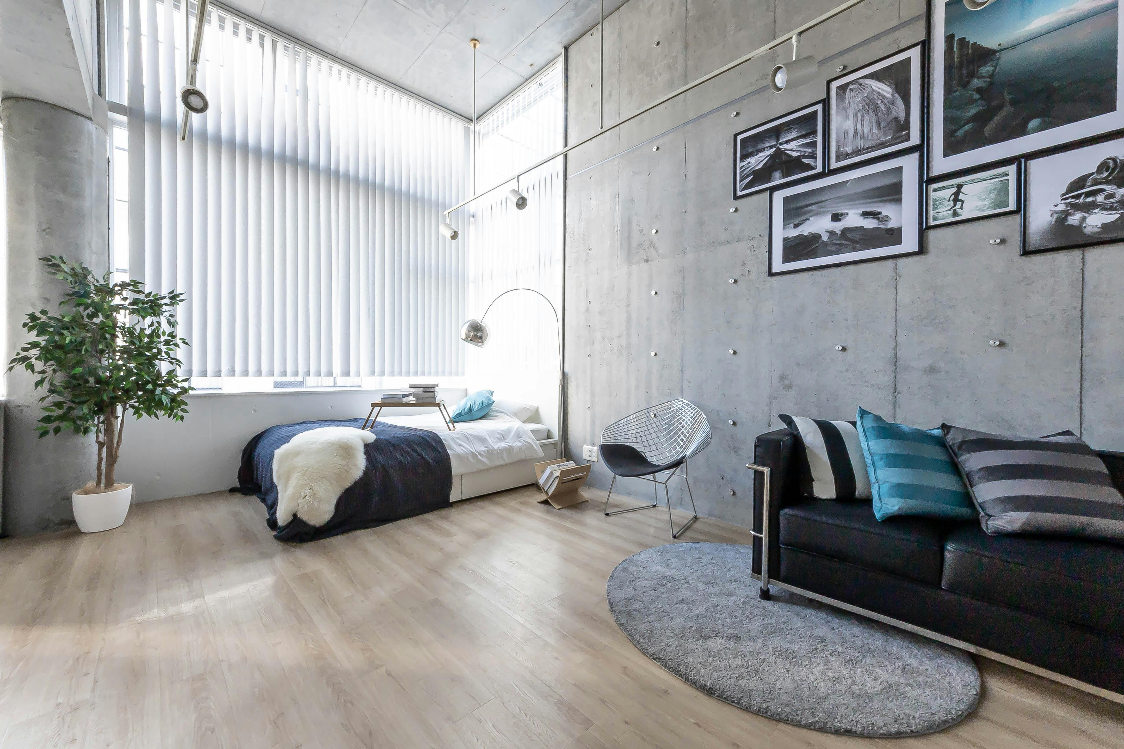 【赤羽橋駅4分】〔天井高4m×2面採光〕自然光×コンクリが生み出すデザイン空間