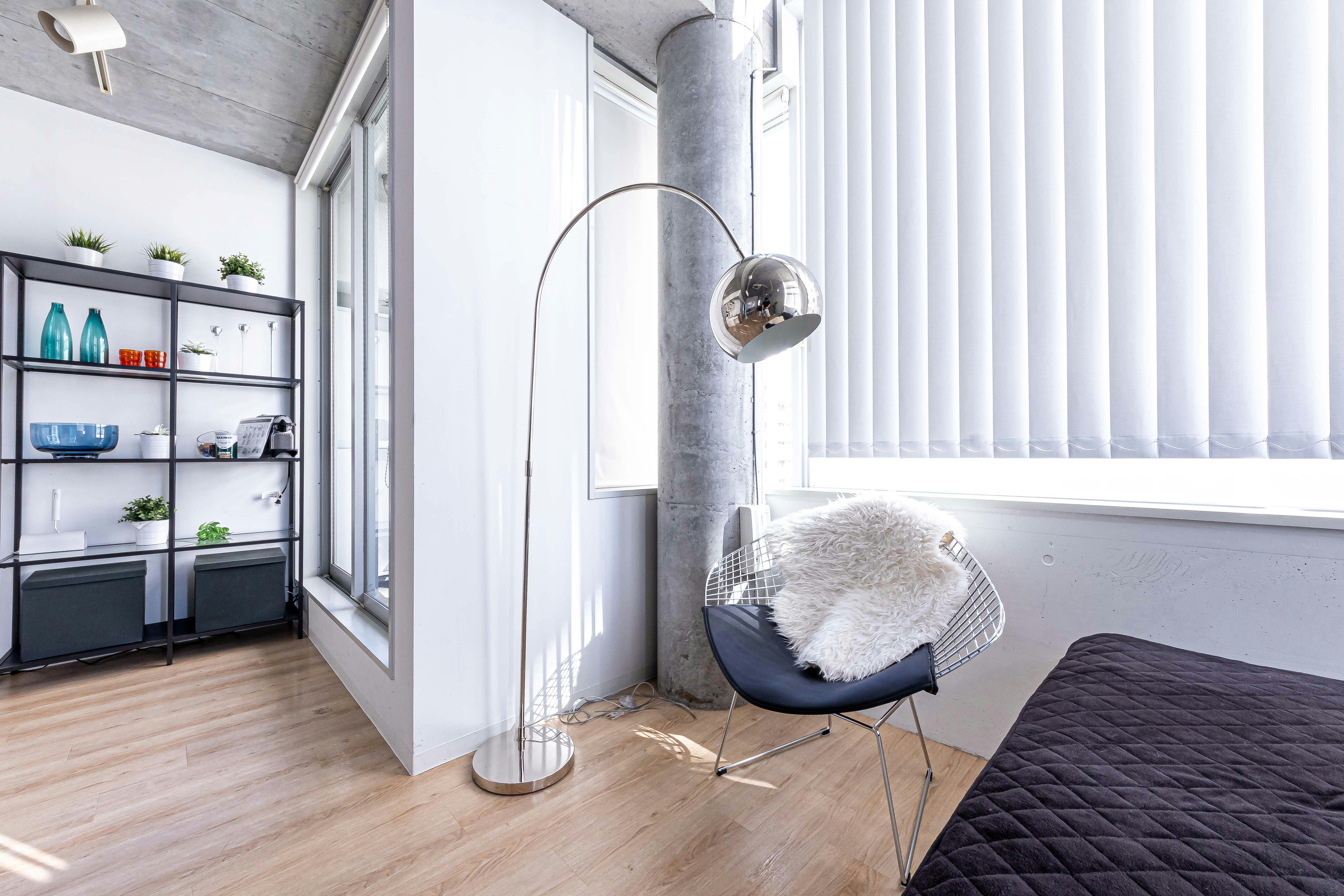 【赤羽橋駅4分】〔天井高4m×2面採光〕自然光×コンクリが生み出すデザイン空間