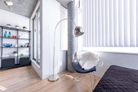 【赤羽橋駅4分】〔天井高4m×2面採光〕自然光×コンクリが生み出すデザイン空間