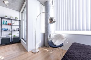 【赤羽橋駅4分】〔天井高4m×2面採光〕自然光×コンクリが生み出すデザイン空間