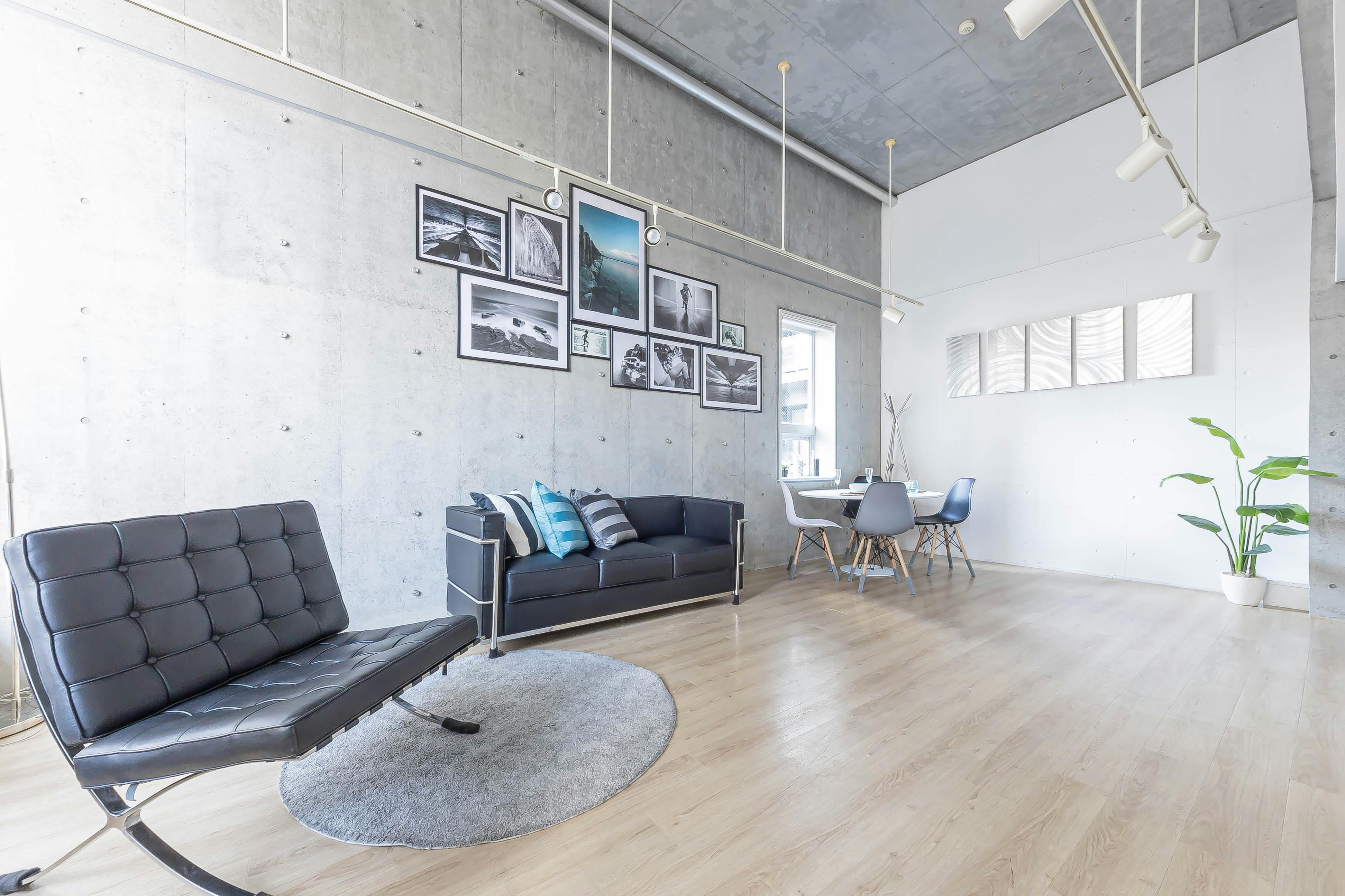 【赤羽橋駅4分】〔天井高4m×2面採光〕自然光×コンクリが生み出すデザイン空間