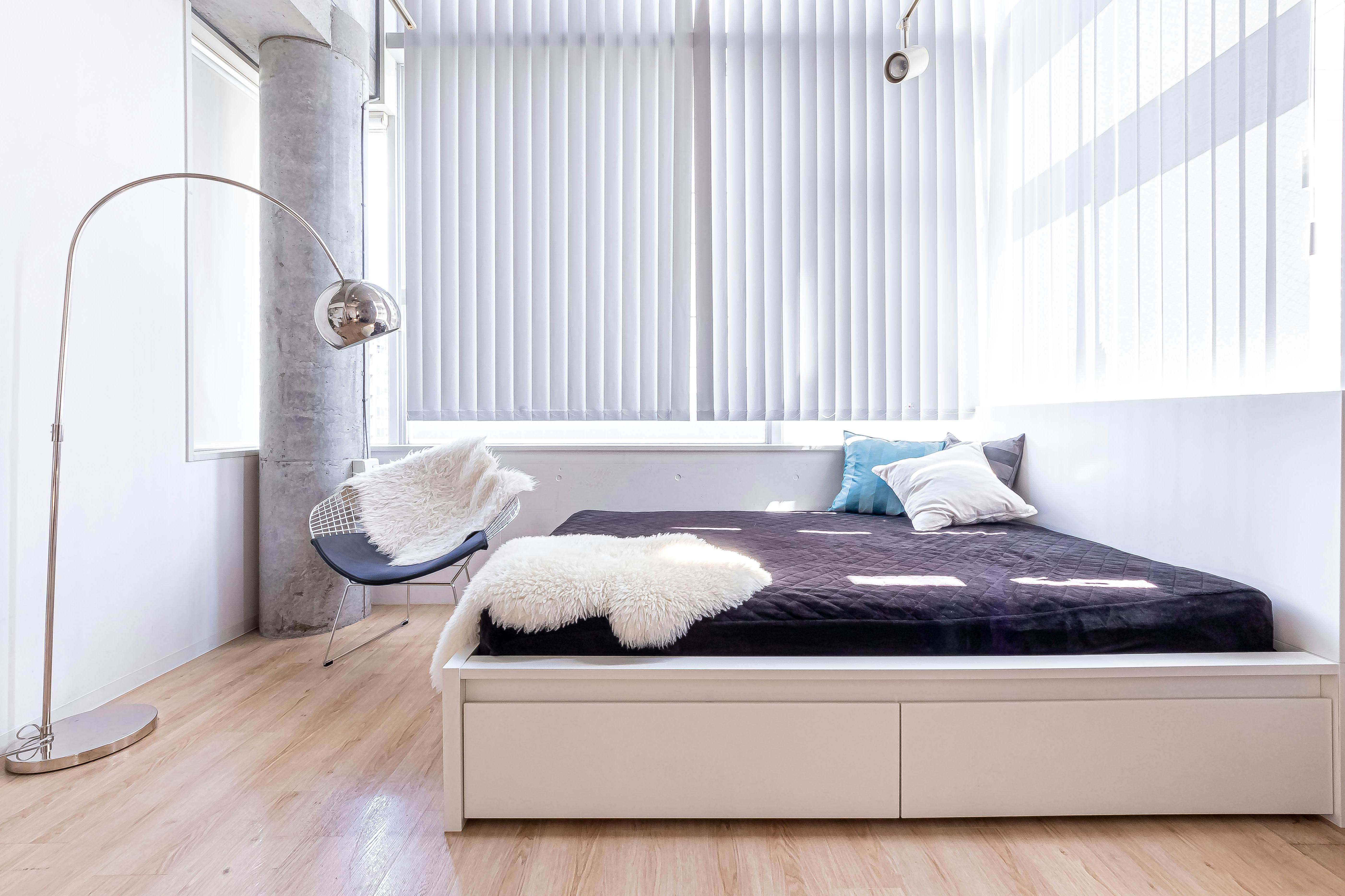 【赤羽橋駅4分】〔天井高4m×2面採光〕自然光×コンクリが生み出すデザイン空間