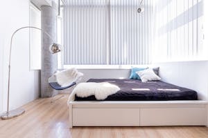 【赤羽橋駅4分】〔天井高4m×2面採光〕自然光×コンクリが生み出すデザイン空間