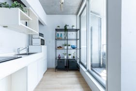 【赤羽橋駅4分】〔天井高4m×2面採光〕自然光×コンクリが生み出すデザイン空間