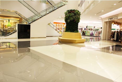 【イオンモール岡山】1F西エスカレーター前の画像