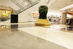 【イオンモール岡山】1F西エスカレーター前