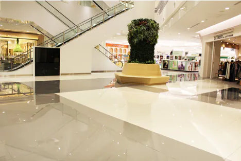 【イオンモール岡山】1F西エスカレーター前