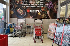 【西友 草加店】1F風除室① プロモーション用途や物販、食物販のポップアップストアに最適なスーパー店内催事イベントスペース