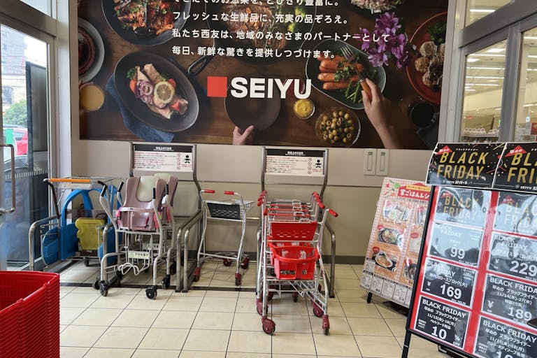【西友 草加店】1F風除室① プロモーション用途や物販、食物販のポップアップストアに最適なスーパー店内催事イベントスペースの画像3