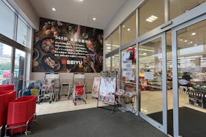【西友 草加店】1F風除室① プロモーション用途や物販、食物販のポップアップストアに最適なスーパー店内催事イベントスペース