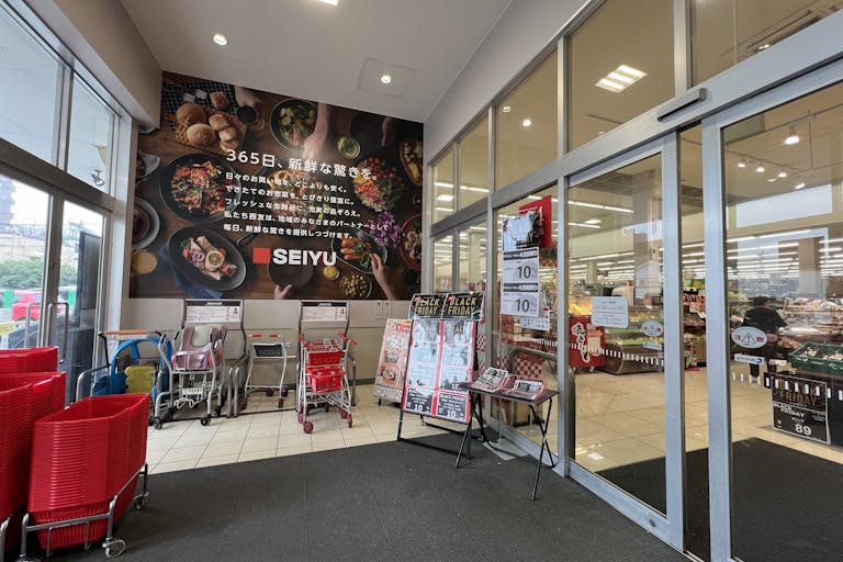 【西友 草加店】1F風除室① プロモーション用途や物販、食物販のポップアップストアに最適なスーパー店内催事イベントスペースの画像5