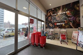 【西友 草加店】1F風除室① プロモーション用途や物販、食物販のポップアップストアに最適なスーパー店内催事イベントスペース