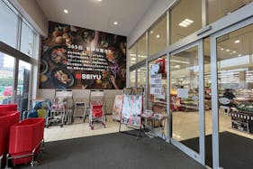 【西友 草加店】1F風除室① プロモーション用途や物販、食物販のポップアップストアに最適なスーパー店内催事イベントスペース
