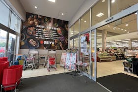 【西友 草加店】1F風除室① プロモーション用途や物販、食物販のポップアップストアに最適なスーパー店内催事イベントスペース