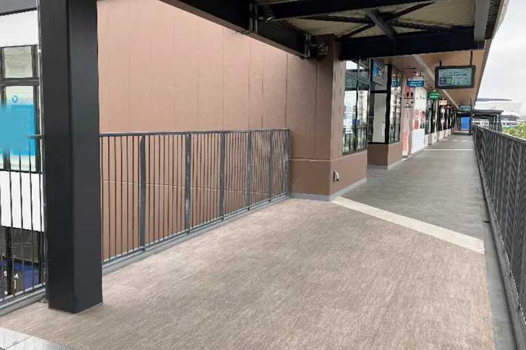 【ららテラスTOKYO-BAY】2F 通路(中央)の画像1