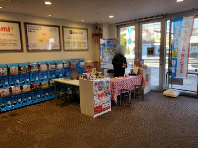 【チラシNG】【マミープラス下戸田】プロモーションに利用可能な1階ガチャガチャ横スペース