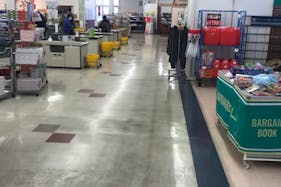 【西友 上田東店】入口横テナント区画 プロモーション用途や物販、食物販のポップアップストアに最適なスーパー店内催事イベントスペース