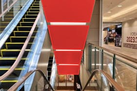 【イオンモール秋田】モール内広告 エスカレーター上部