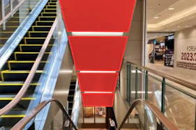 【イオンモール秋田】モール内広告 エスカレーター上部