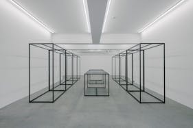 【明治神宮前〈原宿〉駅6分】展示会やポップアップストアに最適な什器無料貸出の路面スペース/フォトスタジオやアート展示も利用可能