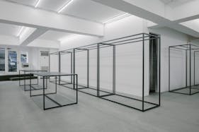 【明治神宮前〈原宿〉駅6分】展示会やポップアップストアに最適な什器無料貸出の路面スペース/フォトスタジオやアート展示も利用可能