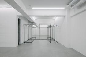 【明治神宮前〈原宿〉駅6分】展示会やポップアップストアに最適な什器無料貸出の路面スペース/フォトスタジオやアート展示も利用可能