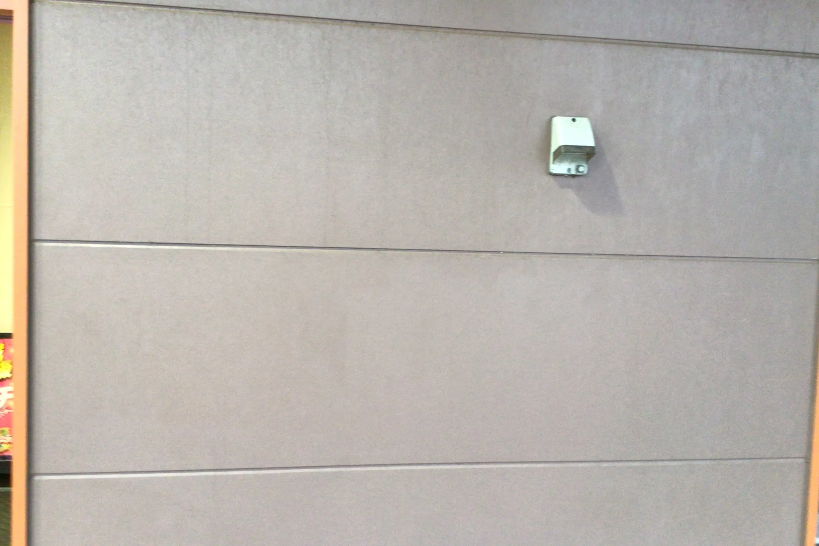 【ダイナム新潟上越インター店ゆったり館】キッチンカーやプロモーションイベントの開催に最適なアミューズメント施設のイベントスペース(出入口前)