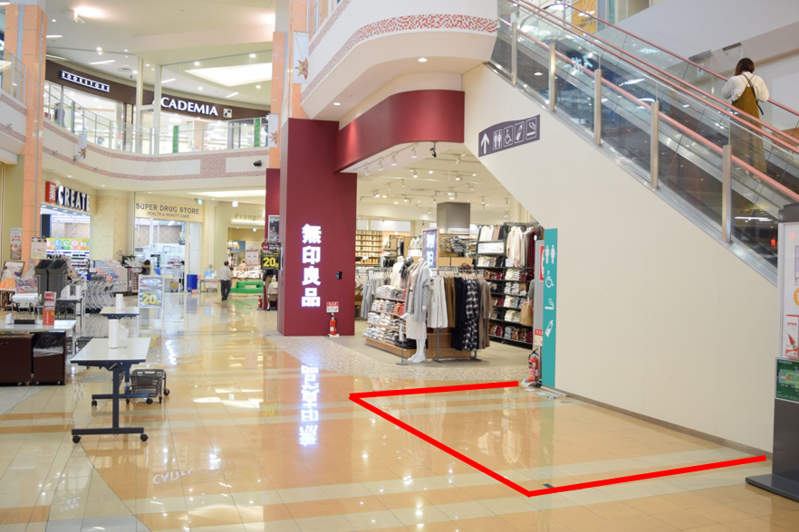 【ユニモちはら台】年間540万人来館の大型SC・1F食品スーパー「ヤオコー」前スペース