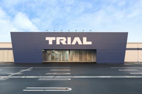 【スーパーセンタートライアル雲南店】平日歓迎 食物販の出店が可能な屋外スペース(キッチンカー・テント)