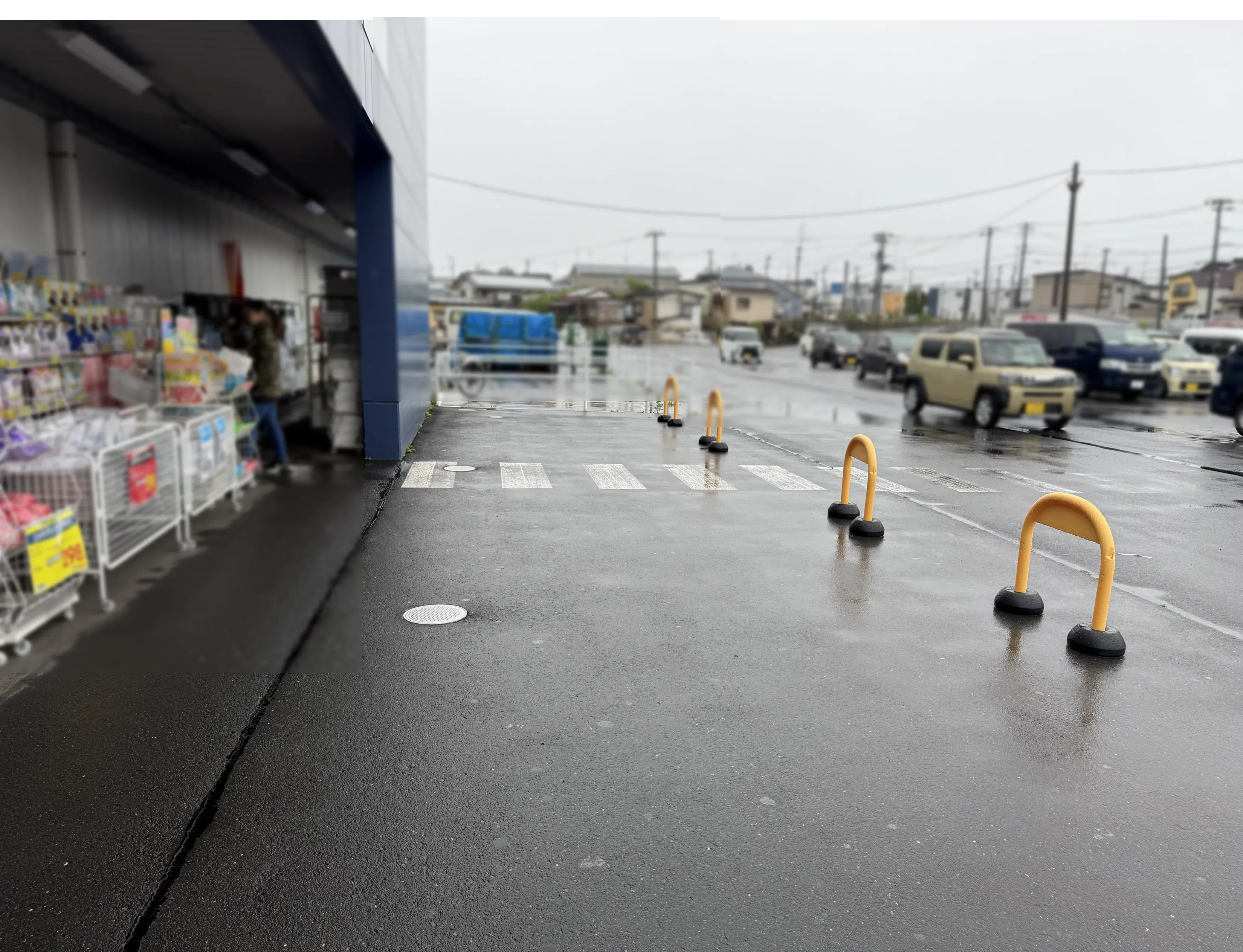 【スーパーセンタートライアル八戸店】屋外正面左（キッチンカー／テント／販促プロモ）