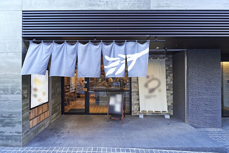 【代官山駅7分】展示会やプロモーションイベントに利用可能な八幡通り沿いにある路面イベントスペースの画像1