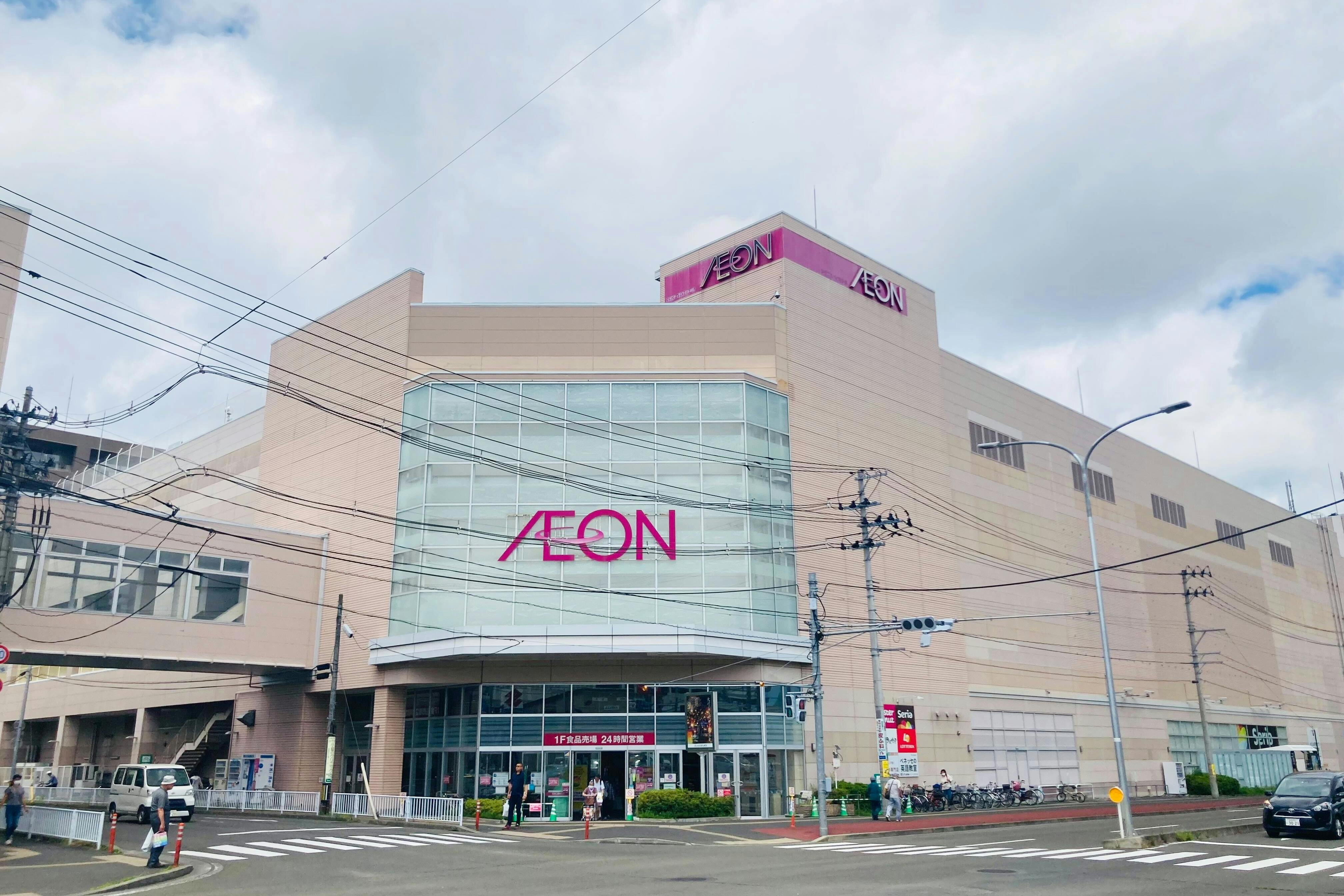 【イオン仙台幸町店】物販や食物販、各種プロモーションイベントに最適な施設1階エスカレーター前にある視認性の良いイベントスペース