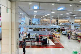 【イオン仙台幸町店】物販や食物販、各種プロモーションイベントに最適な施設1階エスカレーター前にある視認性の良いイベントスペース